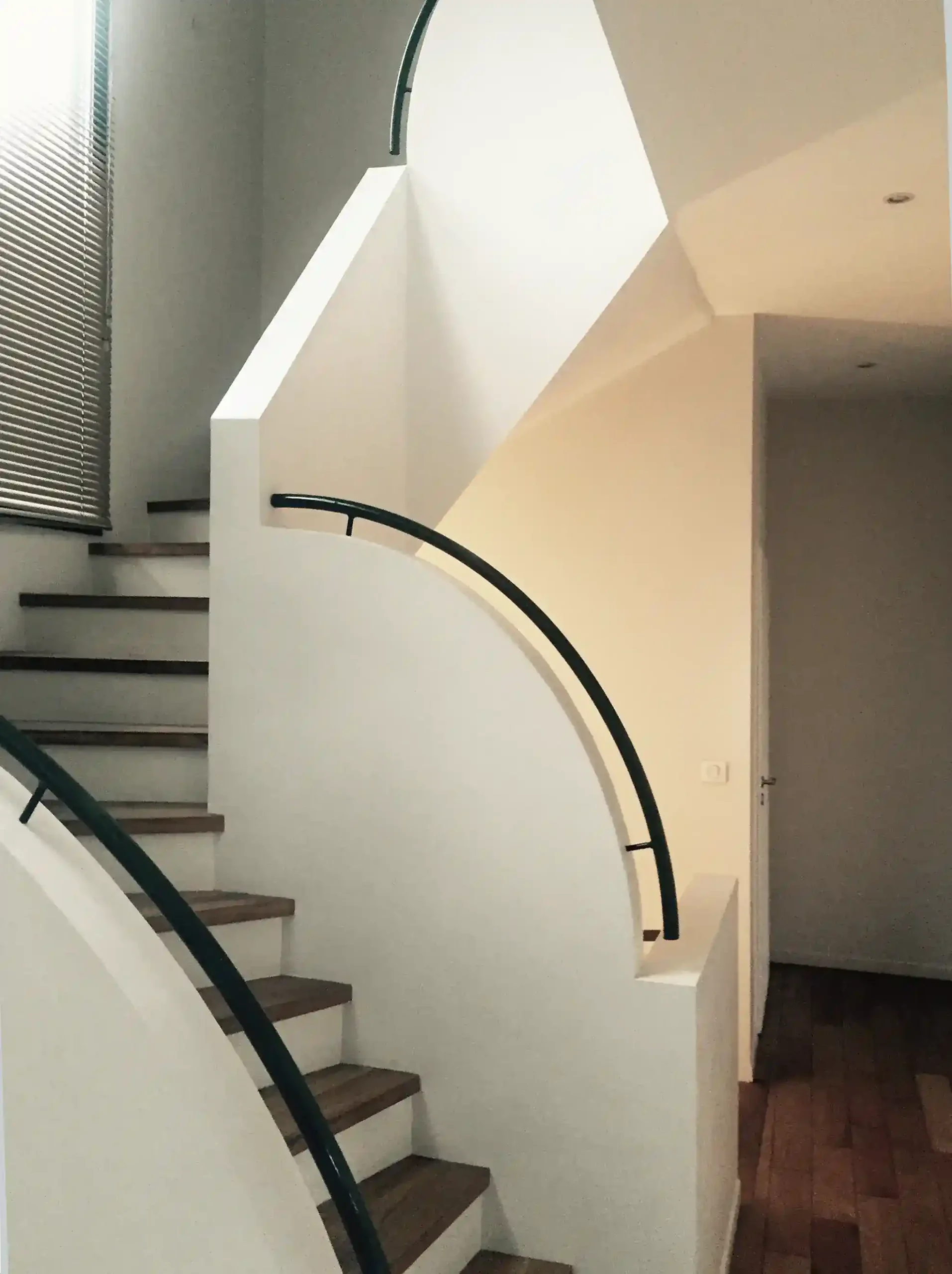 Maison Art déco: escalier rez-de-chaussée